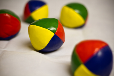 Juggling balls by Marlon Bunday via Flickr